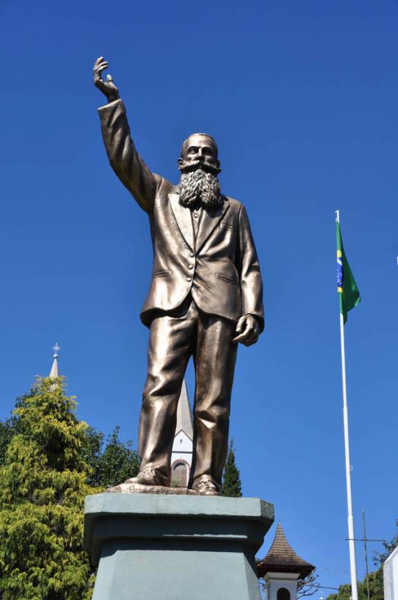 Homenagem ao ministro austríaco da agricultura que, no início da década de 30, organizou a imigração de seus conterrâneos para Treze Tilias, em Santa Catarina